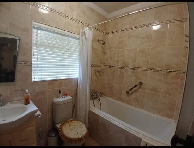 2 BEDROOM PROPERTY TO RENT IN UVONGO